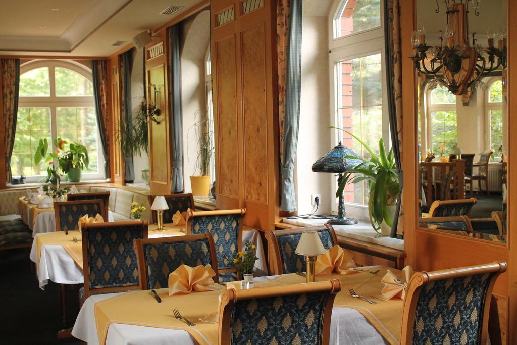 Hotel Und Restaurant Waldschloesschen Crivitz Exteriér fotografie