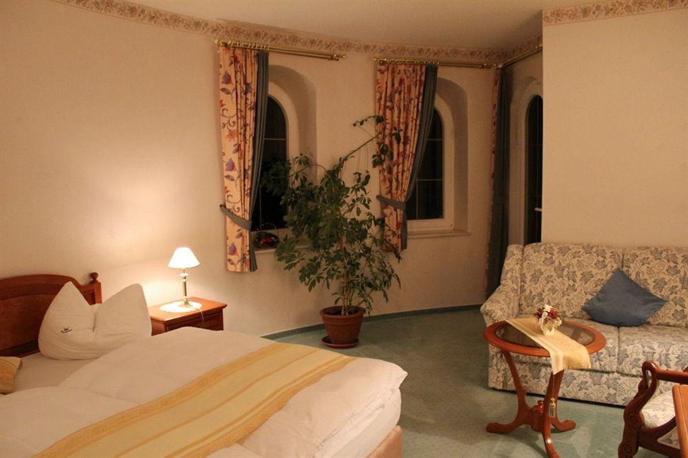 Hotel Und Restaurant Waldschloesschen Crivitz Exteriér fotografie