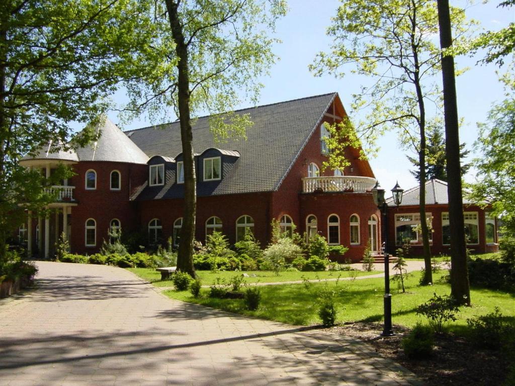 Hotel Und Restaurant Waldschloesschen Crivitz Exteriér fotografie
